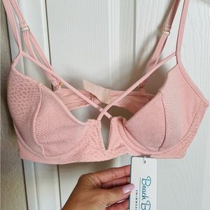 Beach Bunny set of Bikini 👙 Bra size 34DD (M/L) Bikini is Small.